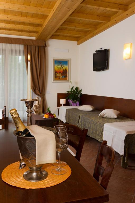 Locanda Ristorante Al Cardellino Bardolino Eksteriør billede